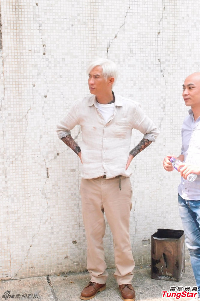 组图:张家辉演"驱魔人"满头白发双臂纹身_高清图集_新浪网