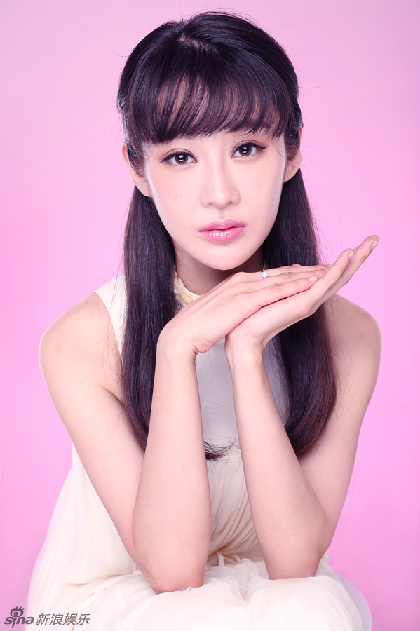 组图:田璐菡甜美写真曝光 造型素雅清新_高清图集_新浪网