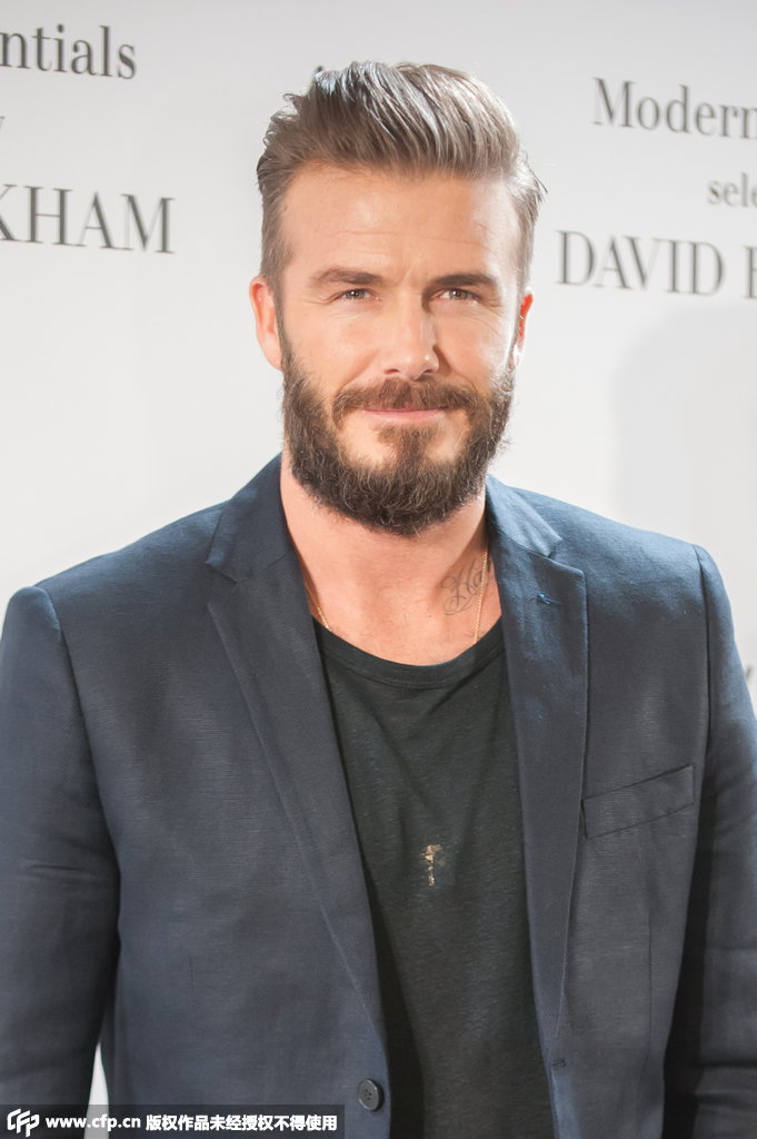 贝克汉姆出席活动大胡子显脸大