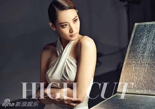 《复仇者联盟2》的韩国女演员秀贤为某时尚杂志拍摄的一组写真曝光