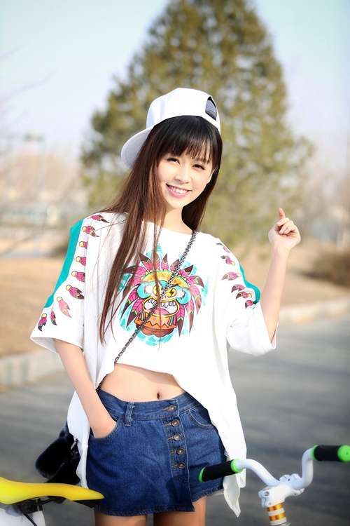 邹杨户外写真骑行运动展大长腿