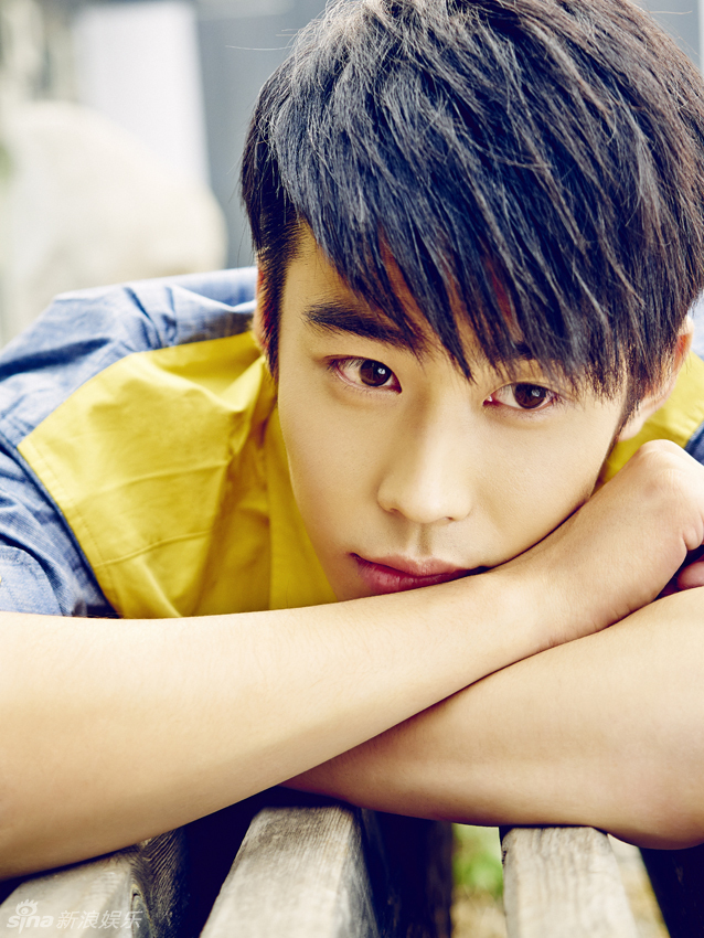 组图:冉旭春日写真 气质似阳光清爽暖心_高清图集_新浪网