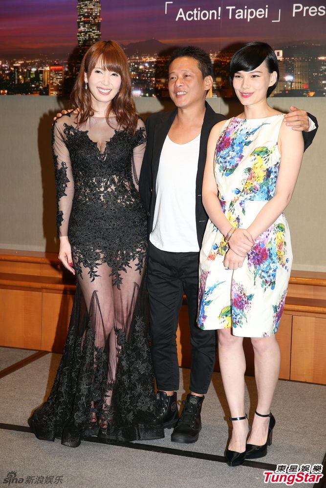 波多野结衣镂空纱裙露腿