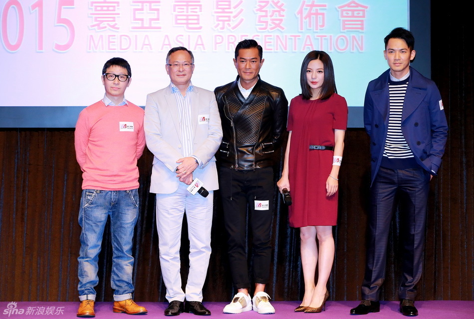 赵薇亮相寰亚电影发布会