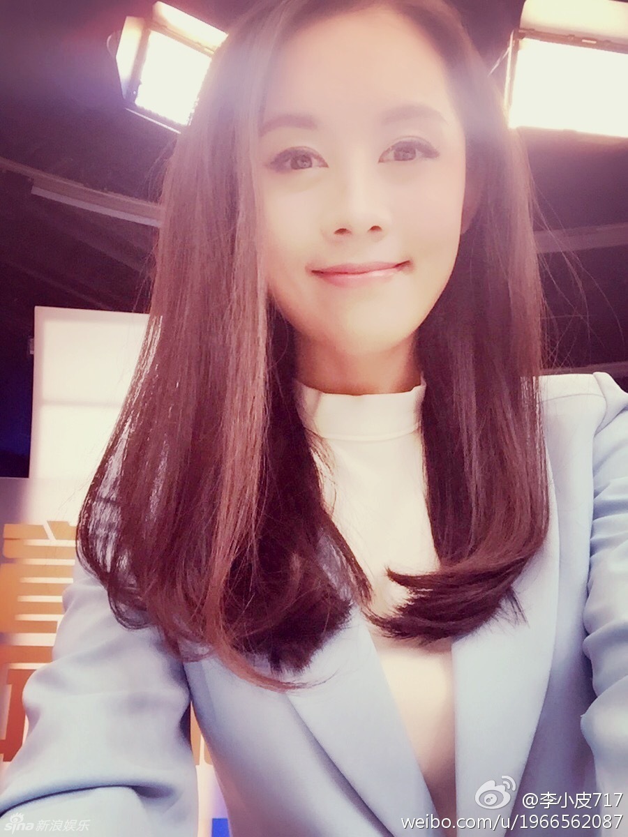 央视体育女主播靓丽走红 私照粉嫩甜美
