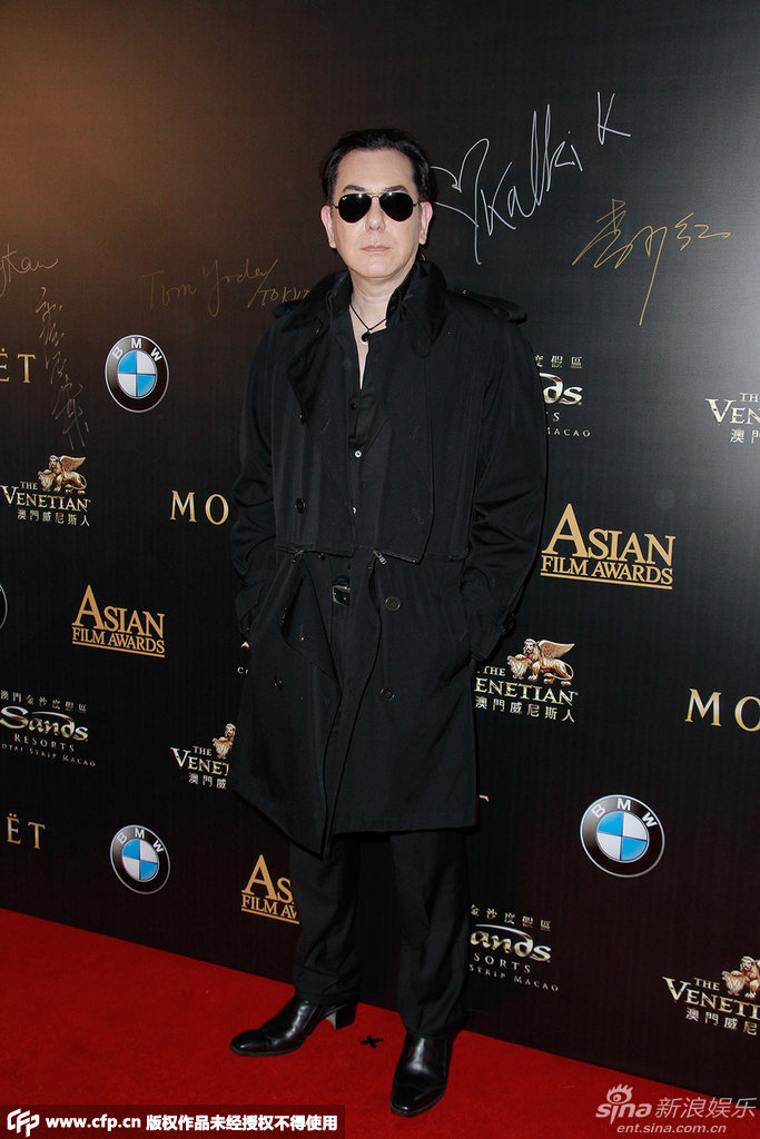 组图:黄秋生亮相亚洲电影大奖 墨镜黑衣耍酷_高清图集_新浪网