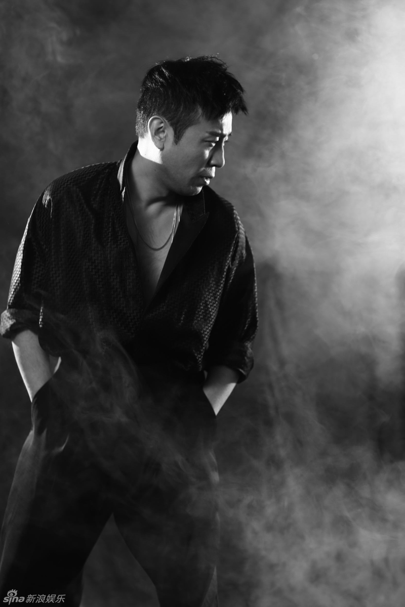 组图:于和伟最新个性写真 深沉高冷成熟帅气_高清图集_新浪网