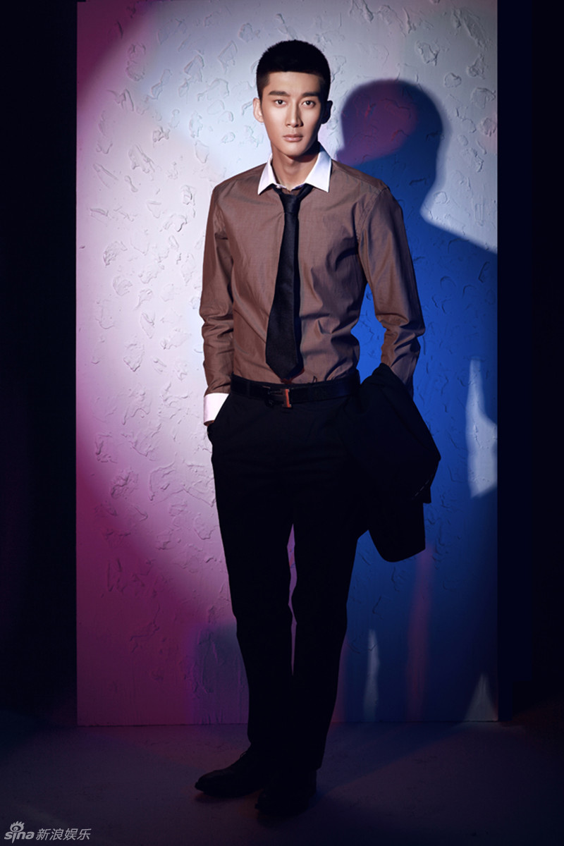 组图:宋铭宇发布幻影写真 尽显沉稳男神形象_高清图集_新浪网