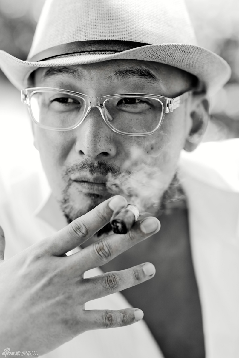 管虎梁静夫妻与一双儿女