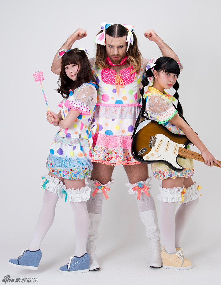 "ladybeard与一名14岁的美少女和一名17岁美少女组成了偶像组合"lady