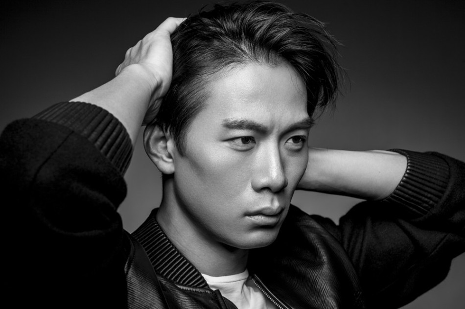 组图:戚玉武黑白写真气宇不凡 越简单越迷人_高清图集_新浪网