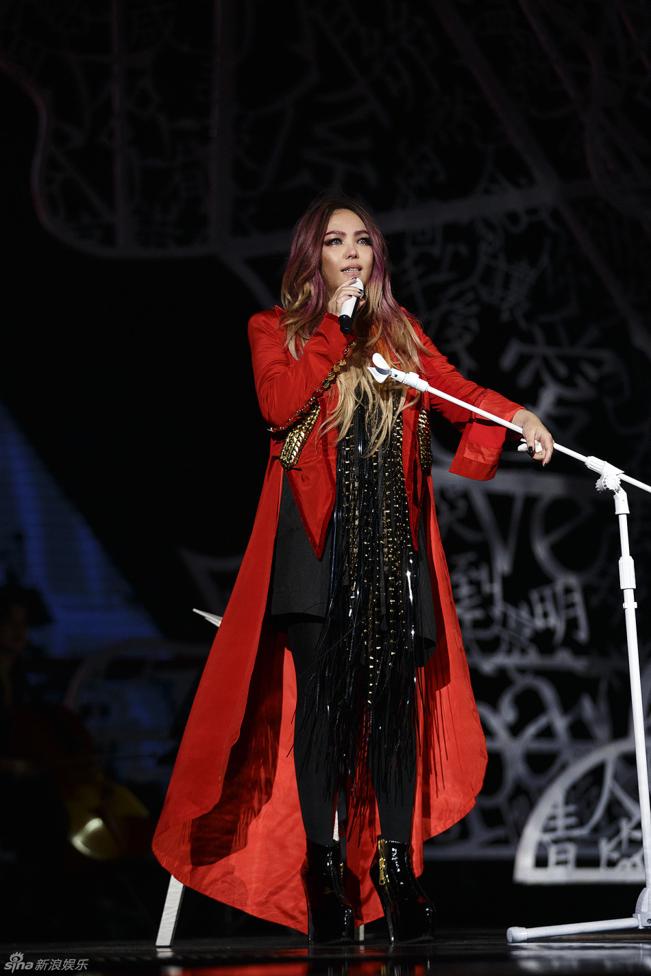 组图:张惠妹合体阿密特台北开唱 歌迷告白泪崩_高清图集_新浪网
