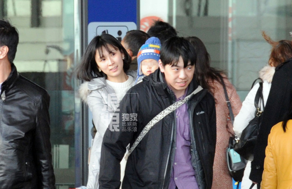 王朔前女友王子文携老公和爱子返京