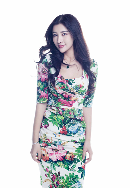 张虹一春日写真 笑容明媚优雅动人心