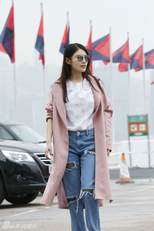 组图:徐冬冬最新街拍曝光 穿破洞牛仔黑超抢镜_高清图集_新浪网