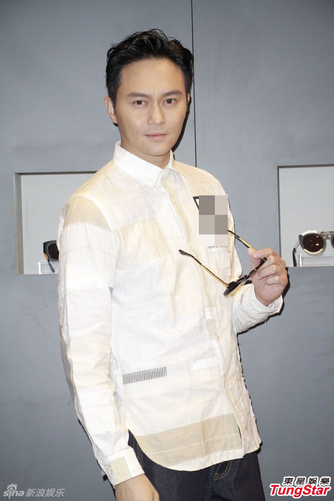 张智霖墨镜look亮相