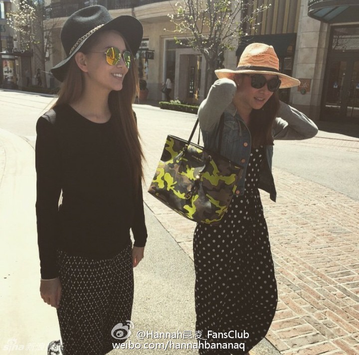 昆凌身材好穿潮服不显肚