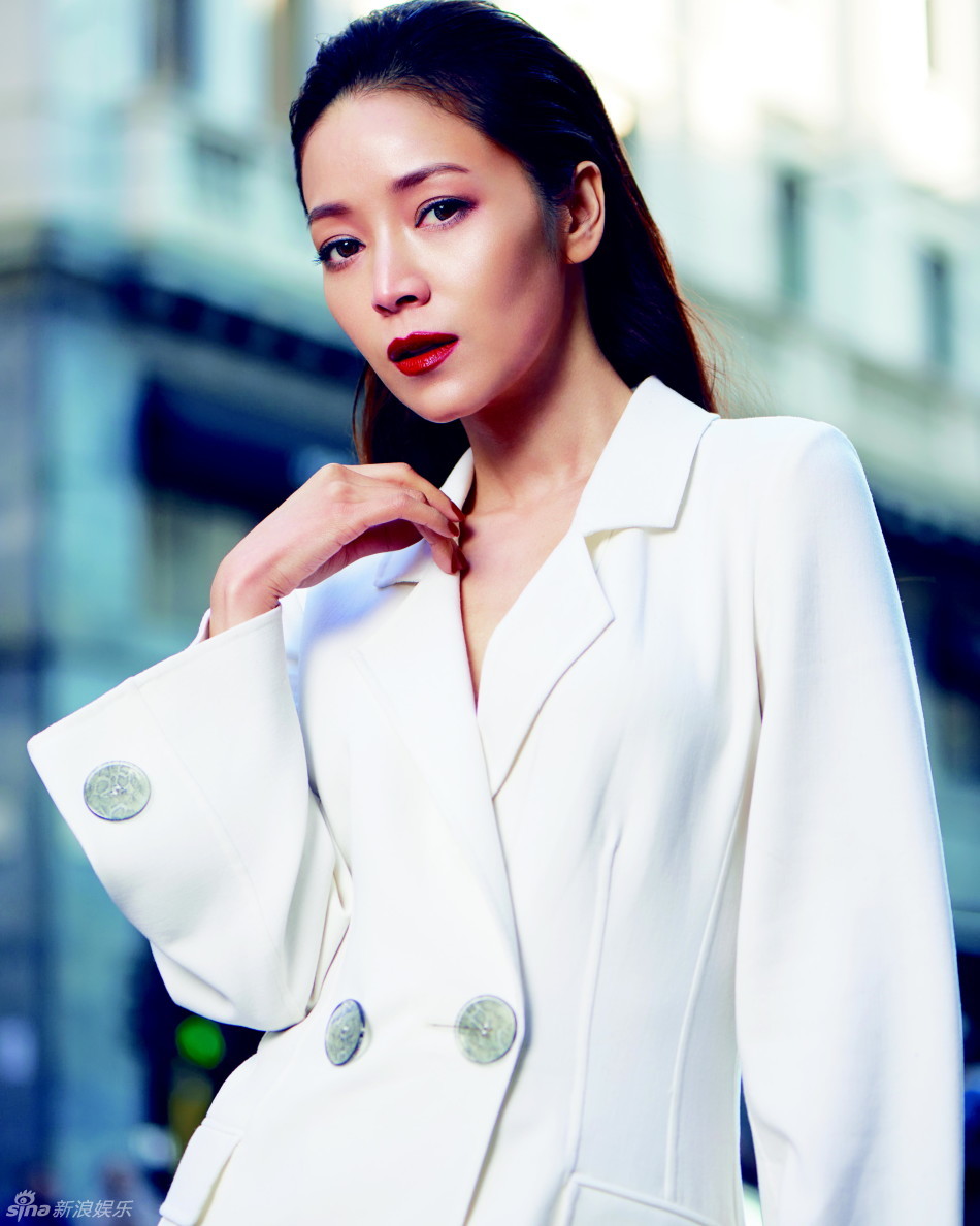 组图:侯佩岑登杂志封面 新手辣妈性感迷人_高清图集_新浪网