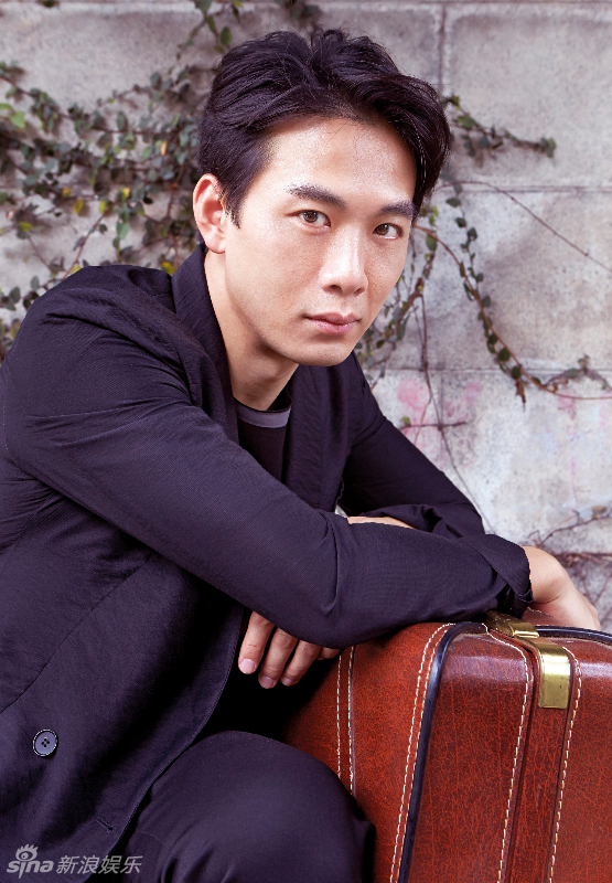 新浪娱乐讯 戚玉武曝光一组旅行写真,诠释怡然自得的慢生活.