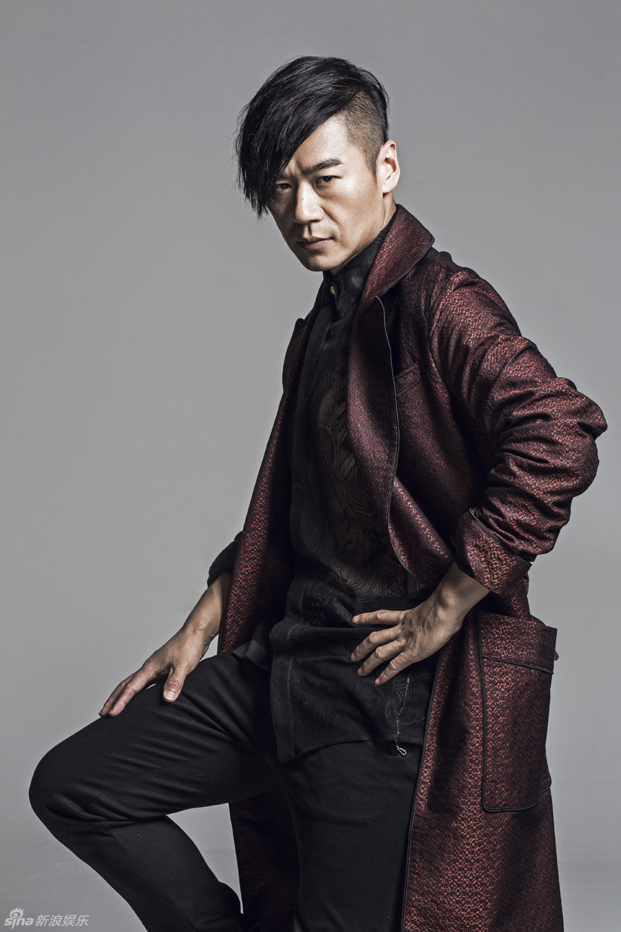 组图:徐佳拍摄霸气率性写真 高冷硬汉有型有范_高清图集_新浪网