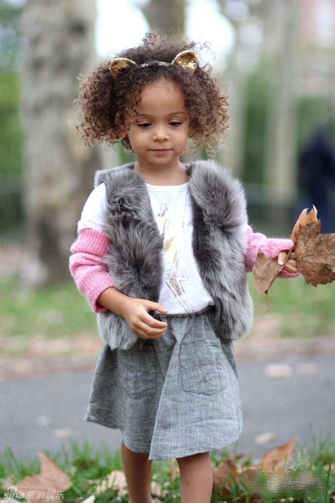 组图:三岁潮童衣品太高 爆炸头黑皮肤超模范儿_高清图集_新浪网