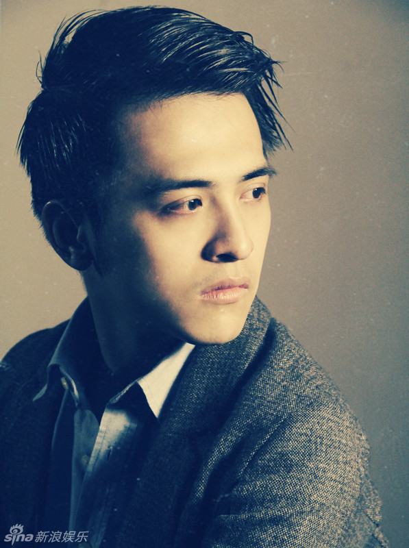 组图:应岱臻最新写真曝光 忧郁美男翩然入画_高清图集_新浪网