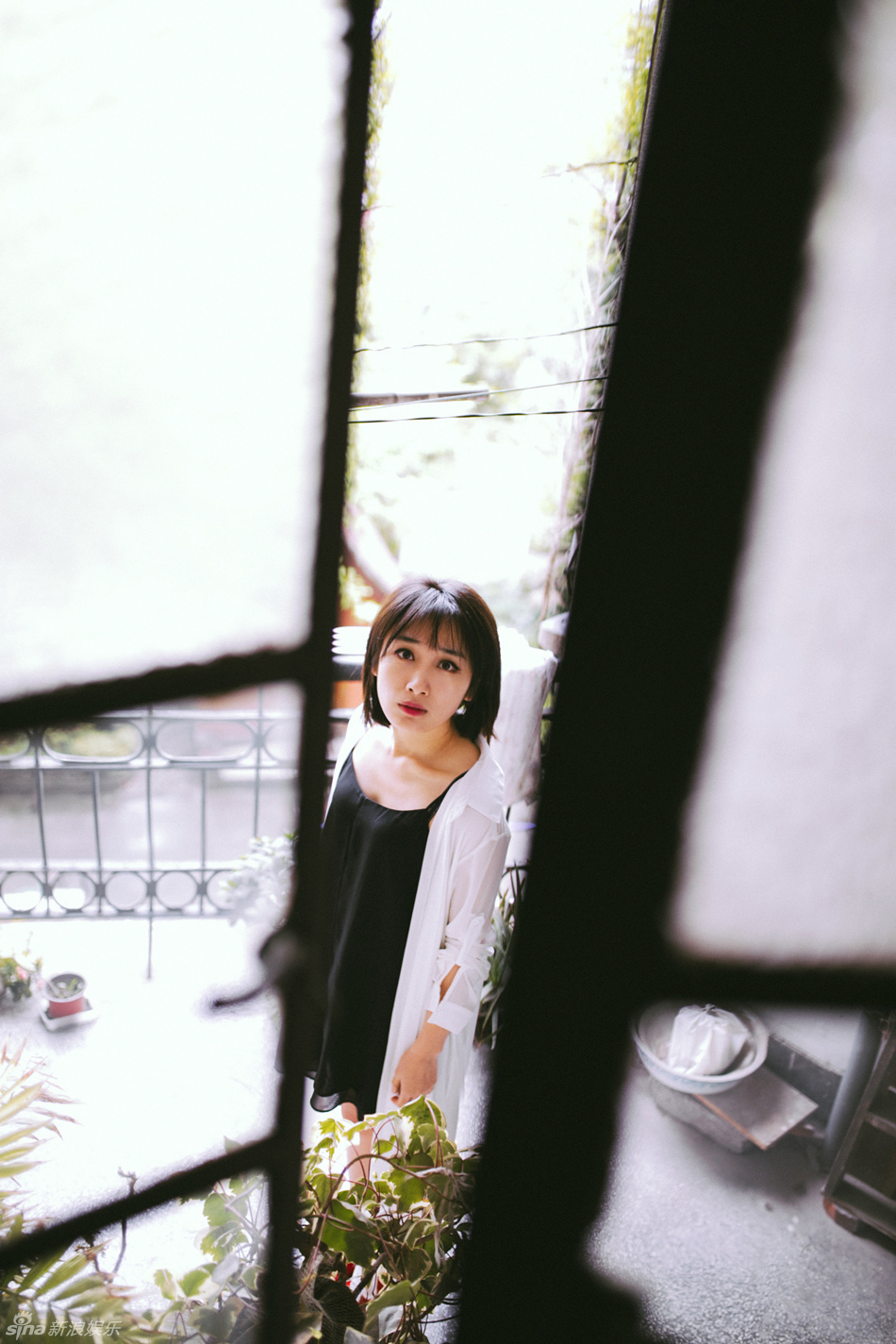 组图:徐申东曝电影感胶片写真 姿态眼神有戏_高清图集_新浪网