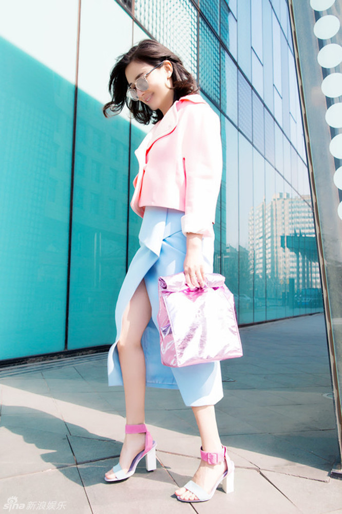 组图:熊乃瑾街拍美腿抢镜 网友赞女神美美哒_高清图集_新浪网