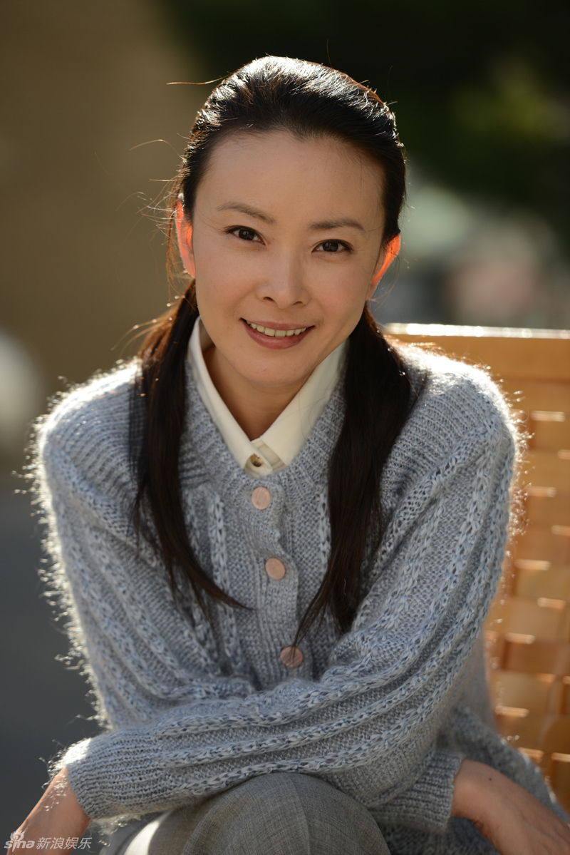 今日,该剧曝光刘威葳剧照,剧中,刘威葳饰演"剩女"高山,演绎别样高冷