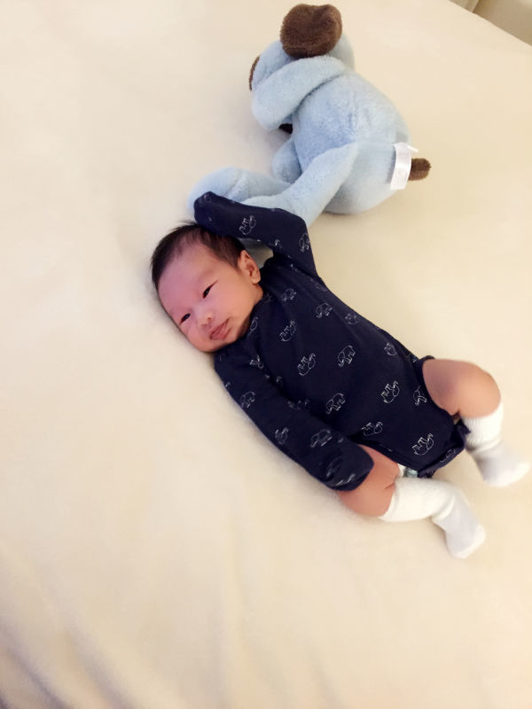 组图:爱戴全家罕露脸 儿子性感美唇似妈咪_高清图集_新浪网