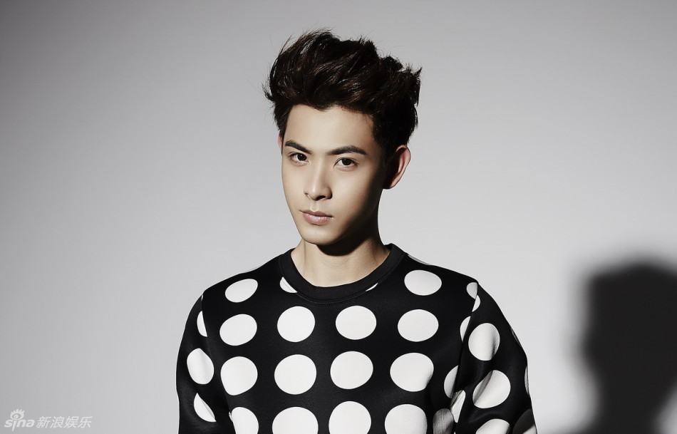 spexial团员晨翔最新写真大片波点诱惑