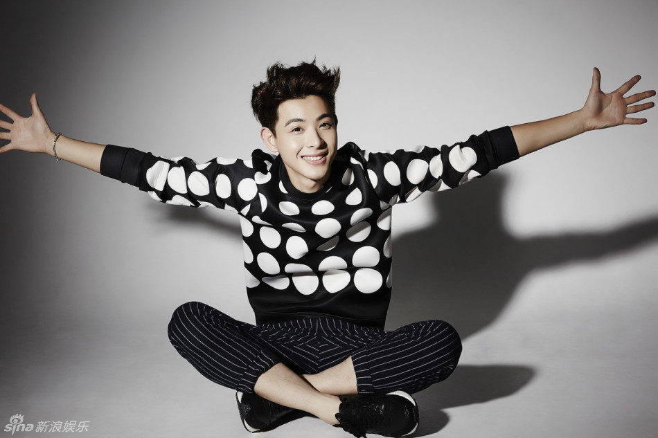 spexial团员晨翔最新写真大片波点诱惑