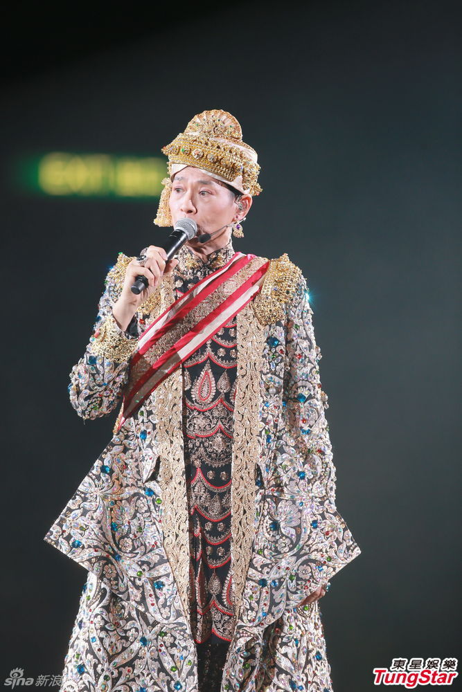 新浪娱乐讯 入行超过五十年的名作曲家顾嘉辉8日晚于红馆举行荣休盛典