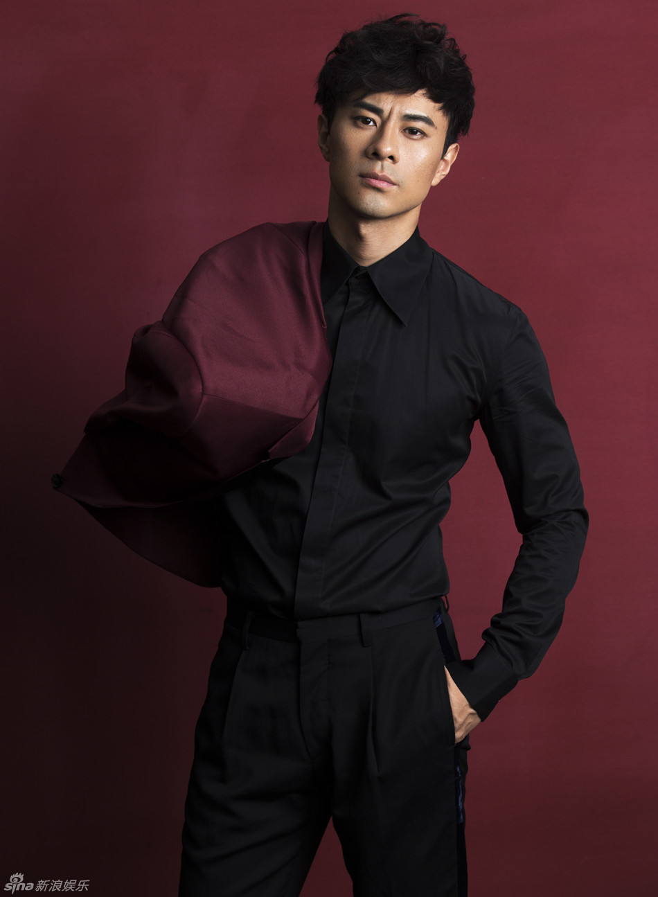 组图:邵汶曝最新写真 "穷小子"变身雅痞熟男_高清图集_新浪网