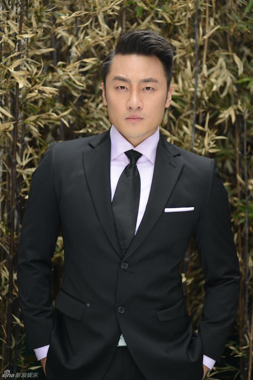 组图:王天野英伦风写真 绅士暖男自由切换