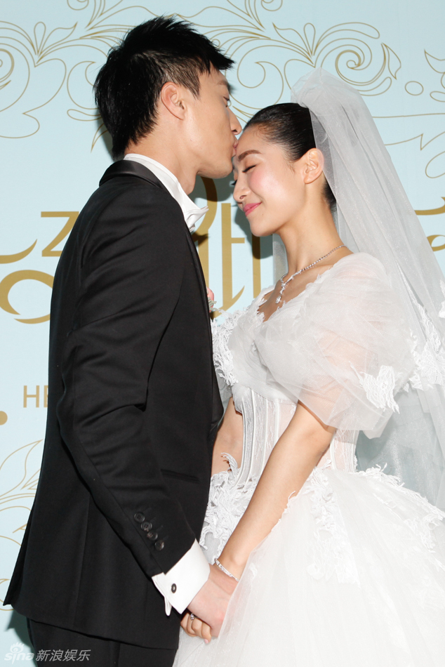 组图:陶昕然何建泽唯美大婚 计划生一子一女
