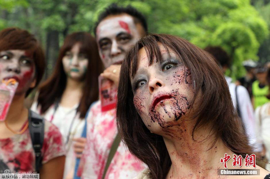 日本举行僵尸游行 市民妆容惊悚_高清图集_新浪网