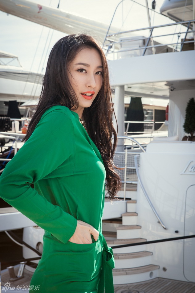 董维嘉戛纳大秀风情