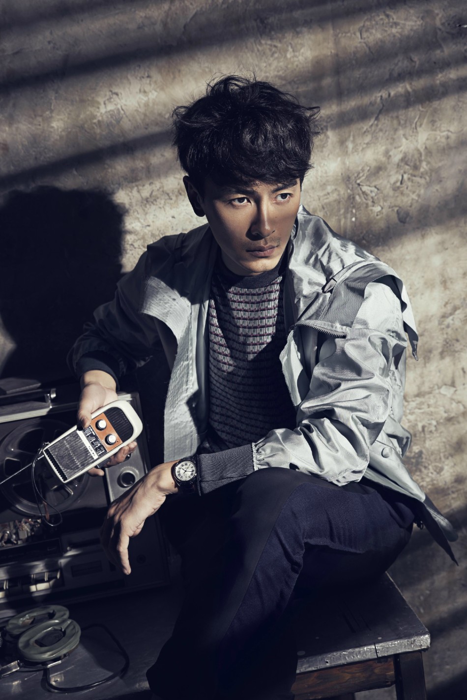 郑元畅登封面诠释简约优雅 展都市型男魅力