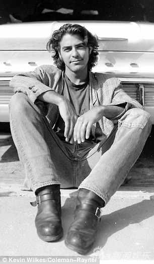 乔治-克鲁尼28岁青涩写真展不羁辣味