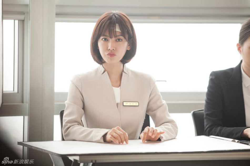 《为纯情著迷》剧组公开了一组金纯情饰演者金素妍的剧照