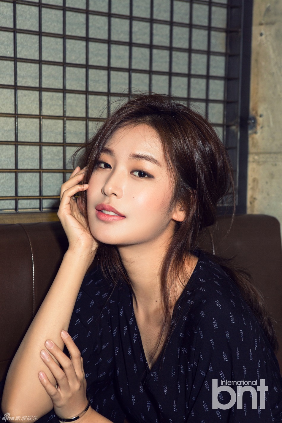 新浪娱乐讯 近日,韩国模特郑幼贞携手bntnews拍摄了一组时尚写真,休闲