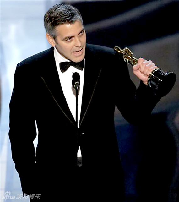 克鲁尼跪地28分钟求婚!女律师凭啥搞定了男神_高清图集_新浪网