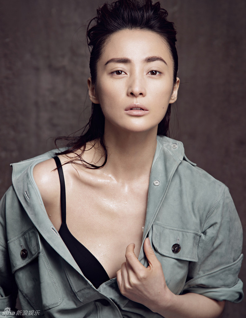 蒋勤勤裸妆出镜