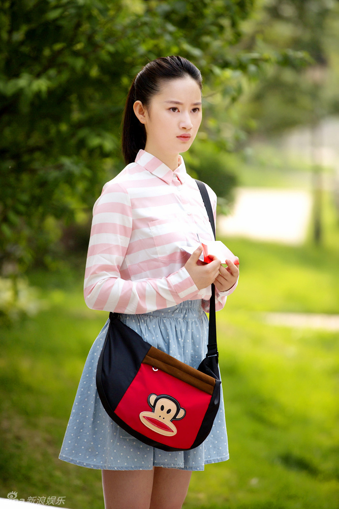 娱乐讯 《虎妈猫爸》郭晓婷出演一位初入社会的"菜鸟"班主任赵佳乐,"