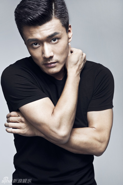 新浪娱乐讯 近日,青年演员白恩曝光一组全新写真,以雅痞形象,健康肌肉