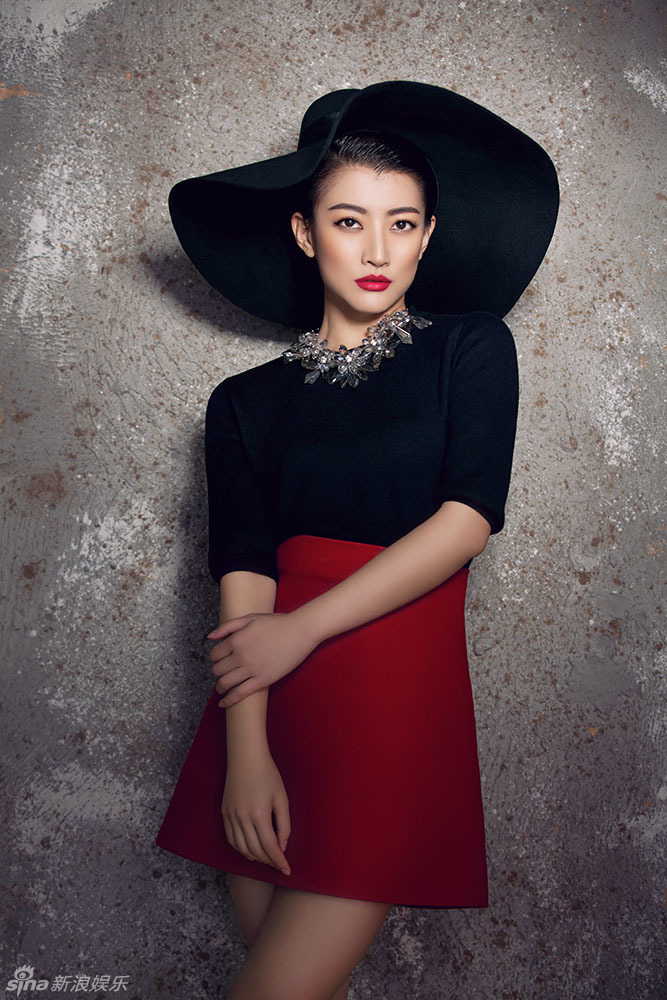 28 10:27:47 1 / 6 新浪娱乐讯 近日,演员卫莱曝光了一组复古时尚风格