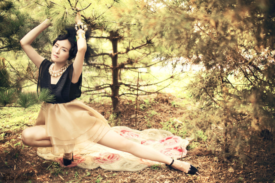 组图:于越最新大片复古化身夏日洛丽塔_高清图集_新浪网