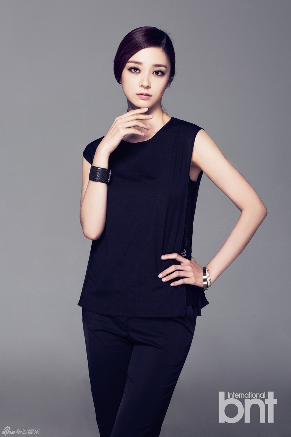 组图:韩星宋智仁拍写真 松散小辫俏皮随性自然_高清图集_新浪网