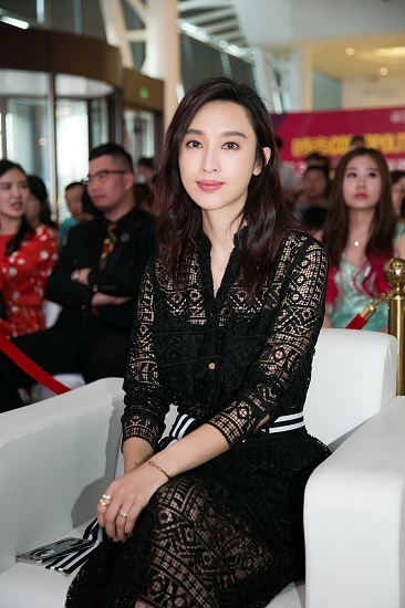 组图:张俪亮相时尚盛典 镂空装诠释夏日诱惑_高清图集_新浪网